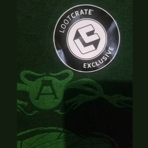 Loot Crate Exclusive Crimes of Grindelwald T-shirt - Picture 3 of 4